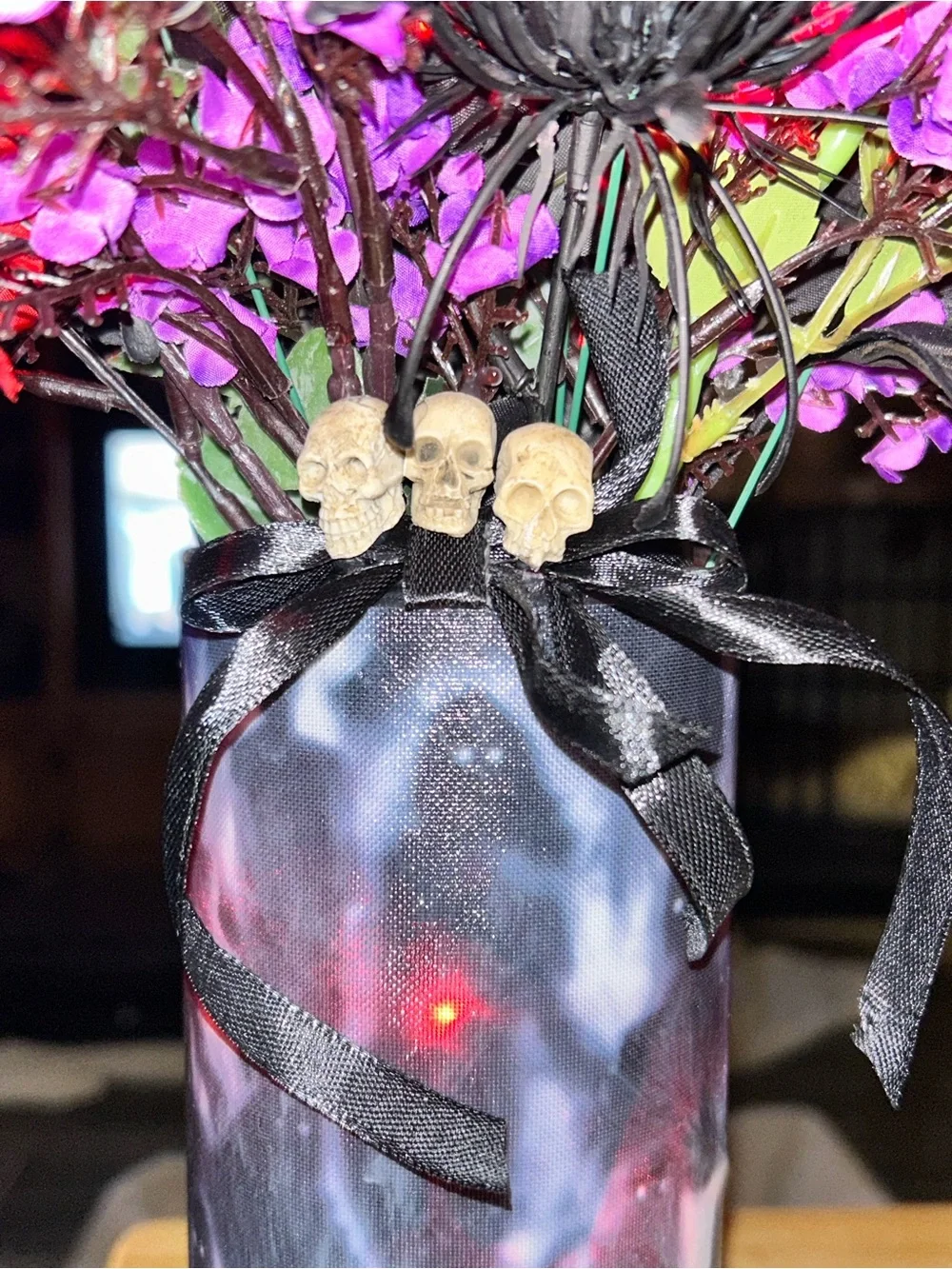 “SHADOW PEOPLE” LARGE HALLOWEEN/SPOOKY/GOTHIC FAUX FLORAL ARRANGEMENT W/ LIGHTS!